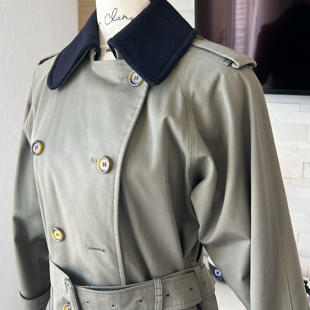 Burberry trench coat - Picture 3 of 11
